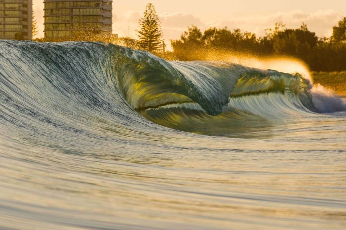 Wave warp Mooloolaba Beach. Picture: Andrew Carruthers