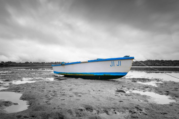 Sunshine-Coast-News-Maroochy-boat-low-tide-Mal-Keeble
