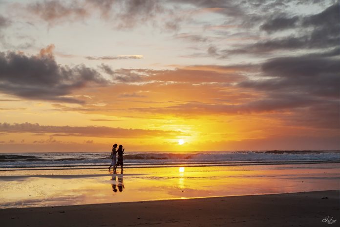Sunshine-Coast-News-Coolum-girls-at-sunrise-Kerry-Mulgrew