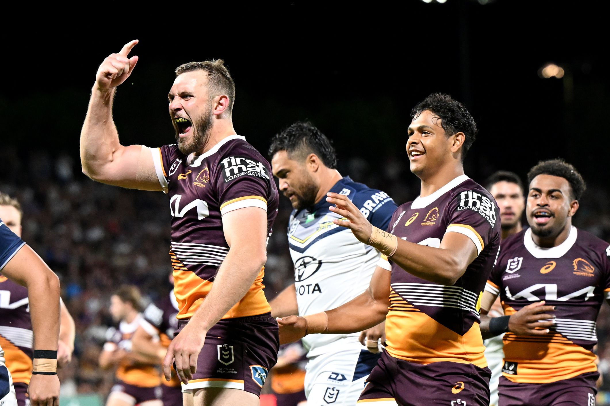 Broncos pip Cowboys in front of big Coast crowd