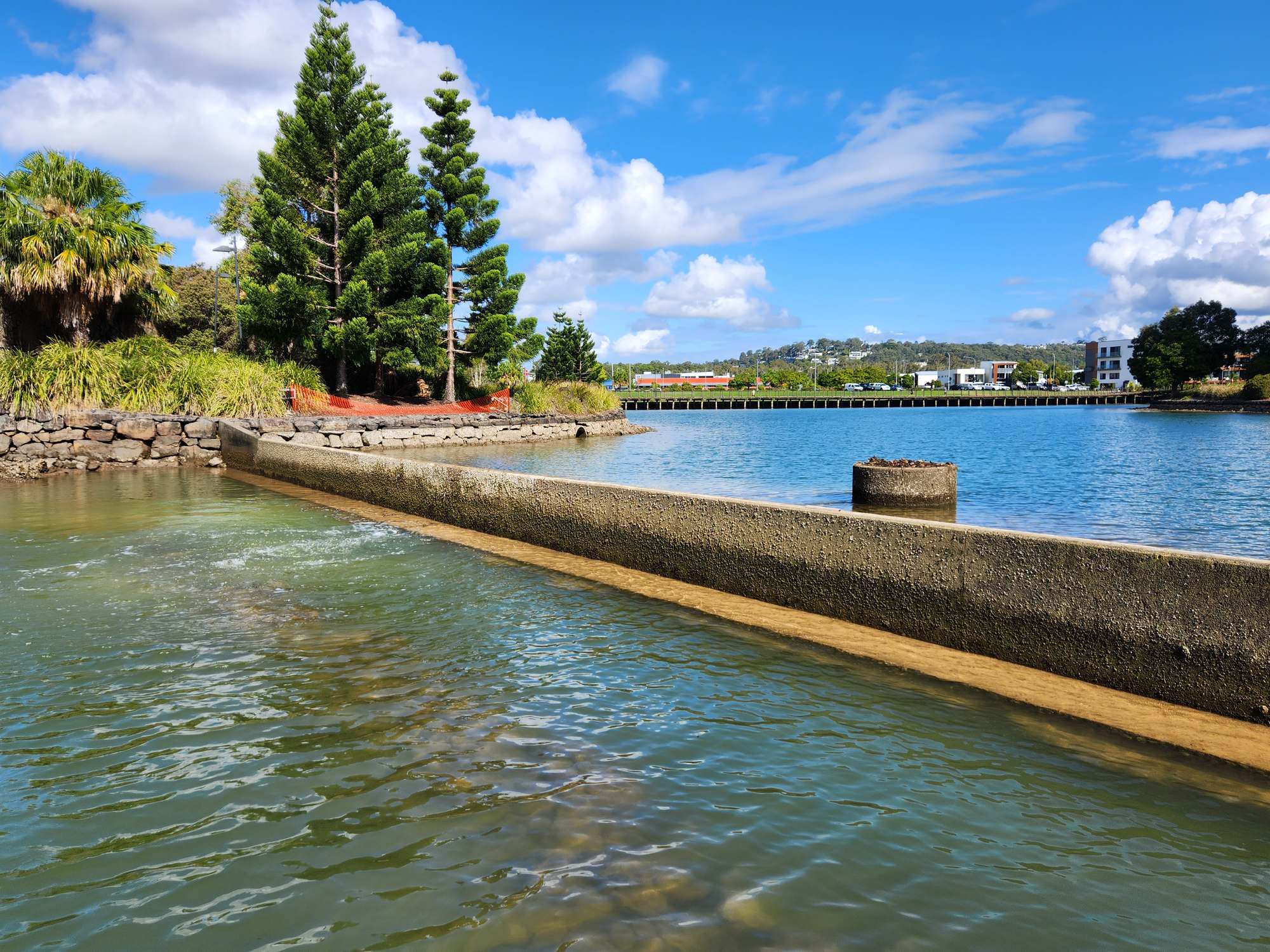 crew-works-to-plug-leak-after-water-level-plummets-in-lake