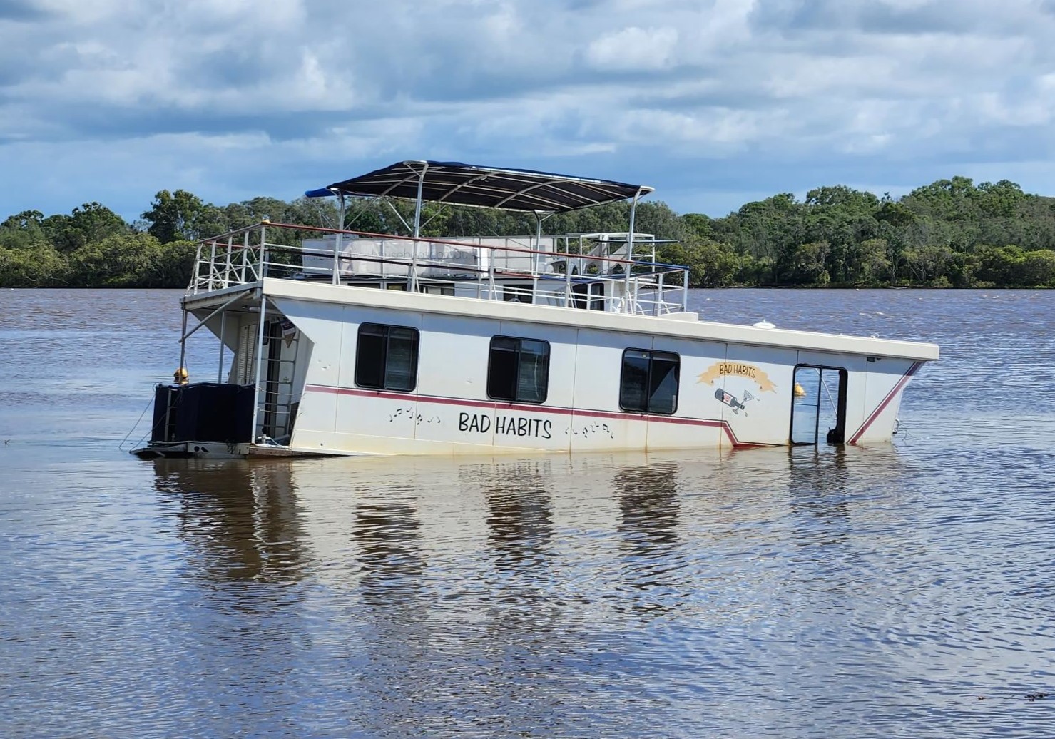 What next for stricken houseboat in main river?