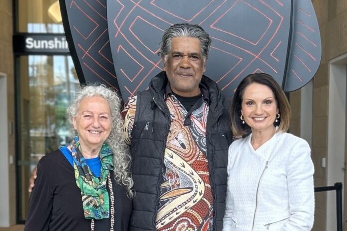 Helena Gulash, Lyndon Davis, and Mayor Rosanna Natoli with Dura Gunga.