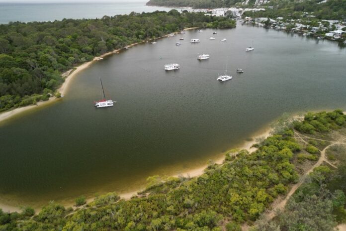 Wide shot of vessels on Noosa River.