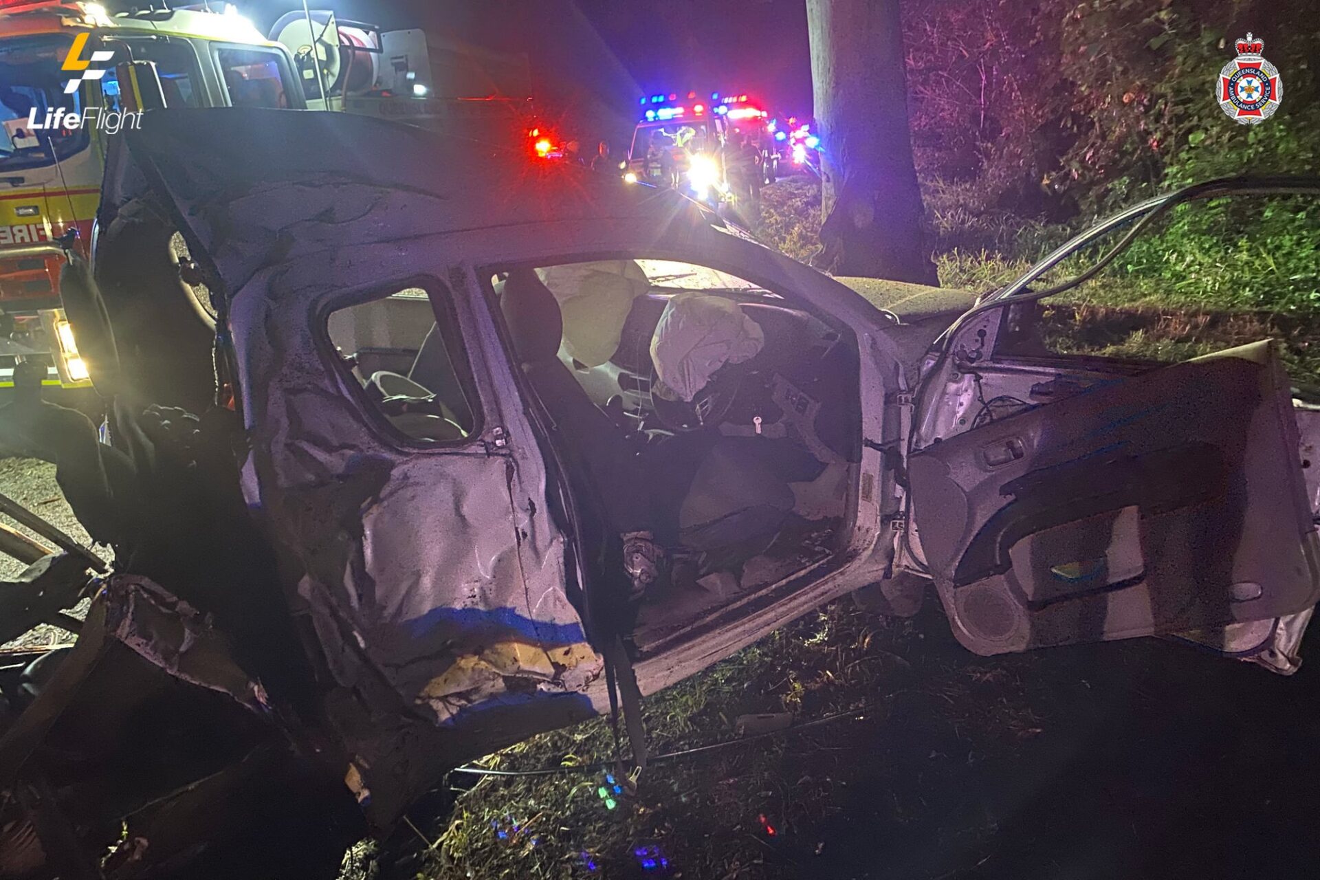 Man airlifted to hospital after crashing into tree