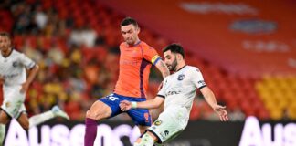 Roar and Mariners players jostle for the ball. Picture: AAP.