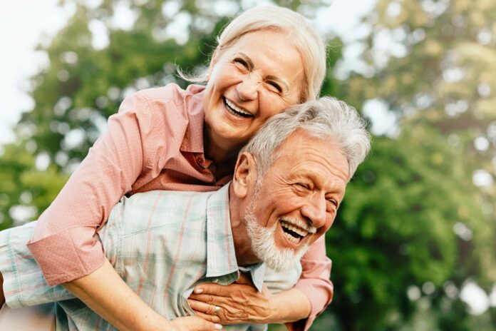 SCN2710125 happy retired couple