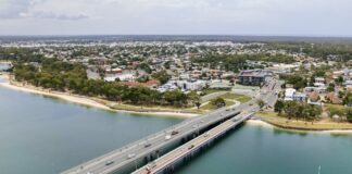 An artist's impression of the planned bridge alongside the current bridge.