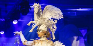 Most Outstanding Emerging Wearable Artist Sophy Blake’s ‘Fly Like the Wind’ at the 2025 AWAF.