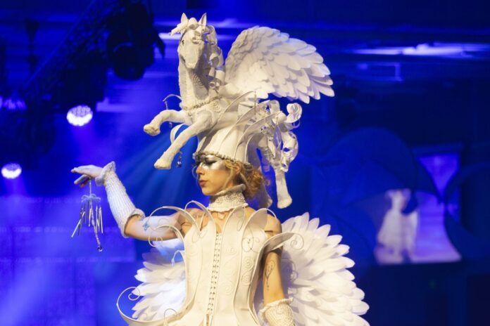Most Outstanding Emerging Wearable Artist Sophy Blake’s ‘Fly Like the Wind’ at the 2025 AWAF.