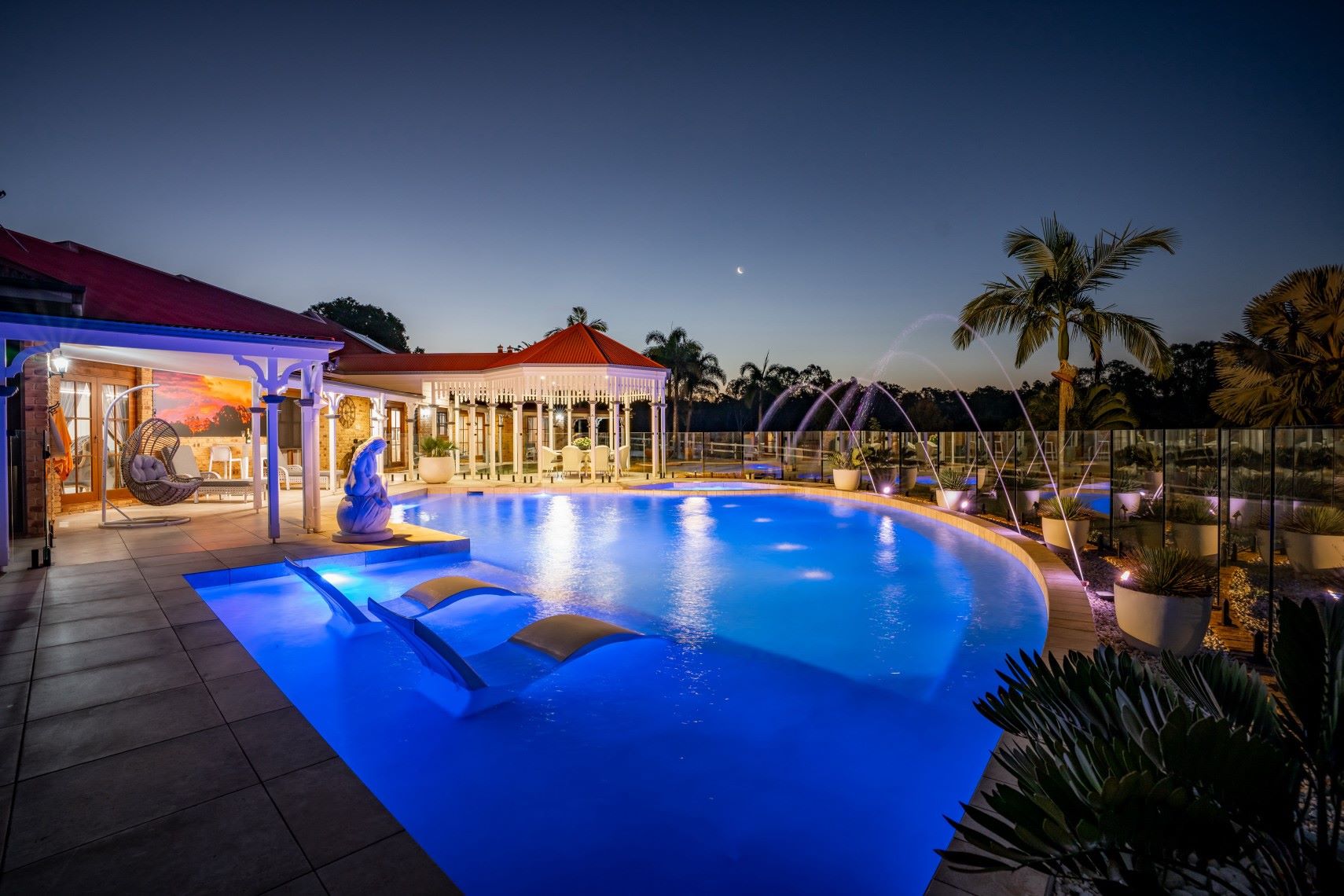 Exterior nighttime shot of Calico Lodge, Gympie.
