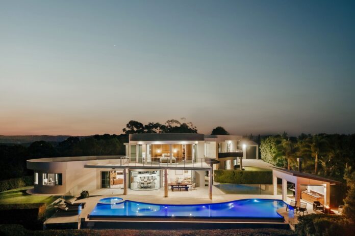 Exterior shot 52 Serene Close, Mons.