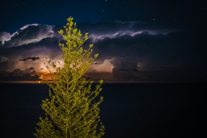 Photo of the day Julianne Hutley lightning off Mooloolaba