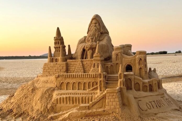 Ian Zulic (photographer and sand artist) sand art Cotton Tree