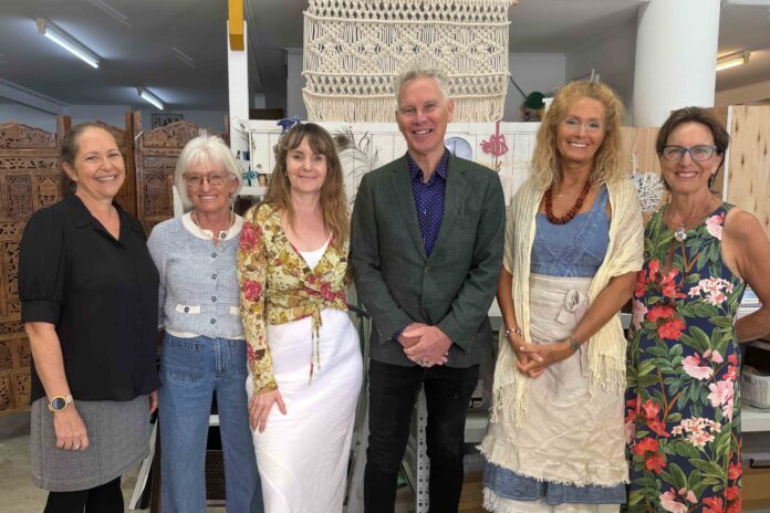 Danielle (Community connect worker), Jan (Making Lives Matter volunteer) Elizabeth McPhee (Making Lives Matter CEO), Noosa Mayor Frank Wilkie, Fabia and Rosemary (Making Lives Matter volunteers).
