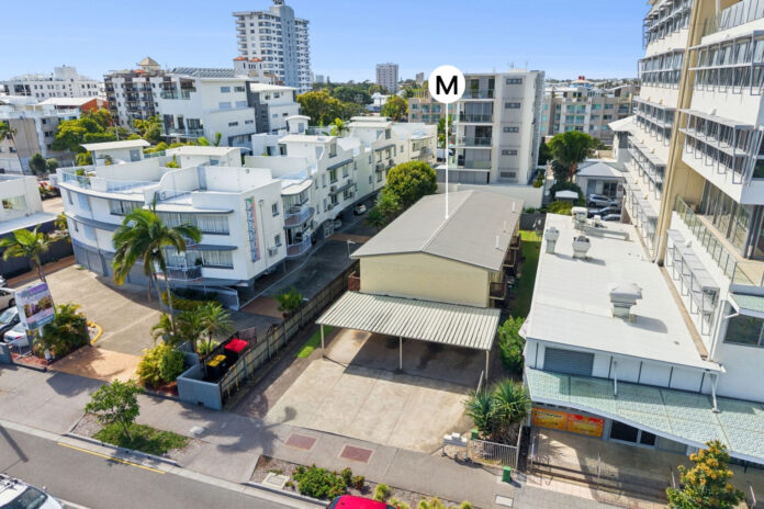 The 1980s-era unit complex at 39 Brisbane Road, Mooloolaba.